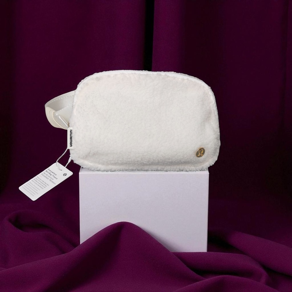 🌹Lululemon Athletica White Belt Bag 1L🌹